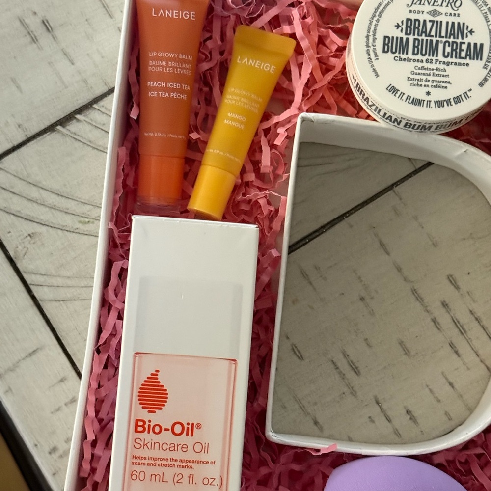Easter Gift Idea: Beauty/Skincare Products in Fillable Letter - Picture 3 of 3